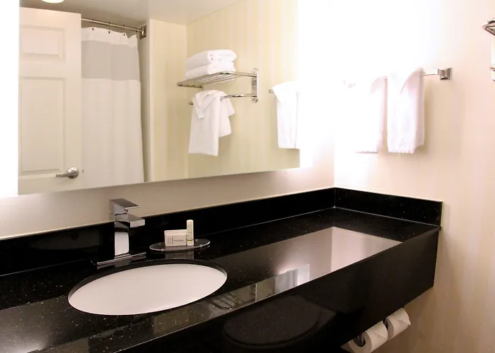 Fairfield & By Marriott Charleston Airport/convention Center 3*