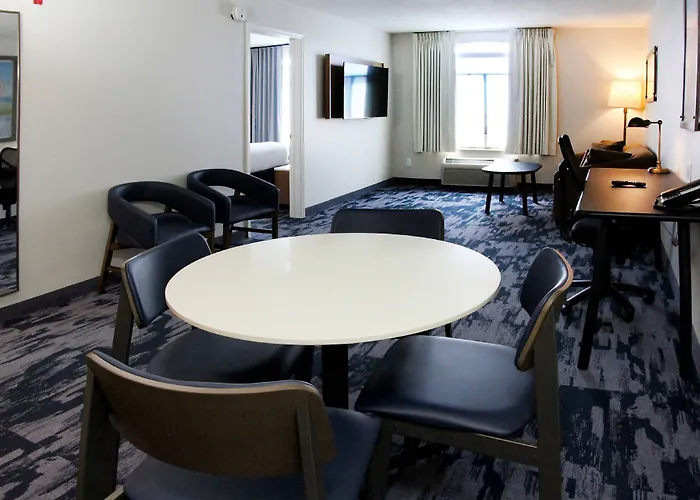 Fairfield & By Marriott Charleston Airport/convention Center 3*