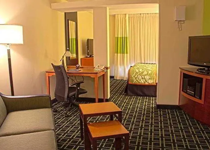 Hotel Fairfield & By Marriott Charleston Airport/convention Center 3*
